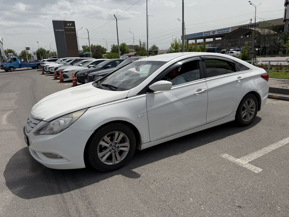 Автомобиль Hyundai Sonata