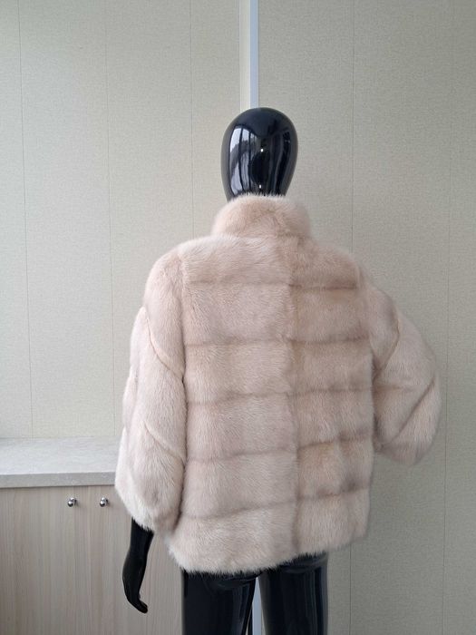 Haina de blana nurcă / vizon divină, incredibil. Culoare bej