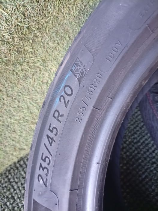 235 45 20 Michelin  m+s