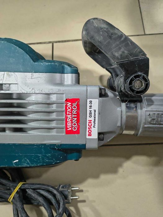 Профисионален КЪРТАЧ BOSCH GSH16-30 3800W 60J 1800 r/min
