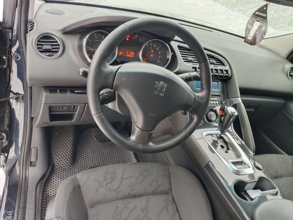 Городской кроссовер Пежо 3008