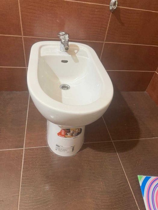 Продается биде с кранчиком в отличном состоянии