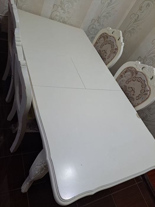 Кухонный стол и стулья