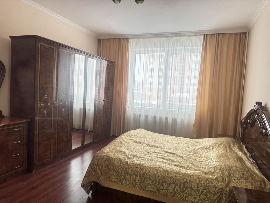 Продам спальный гарнитур