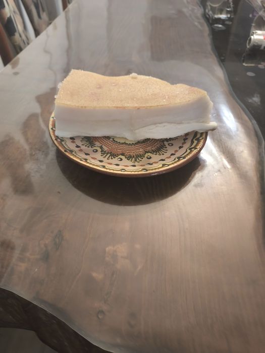 Продавам сланина с кожа и свинска мас