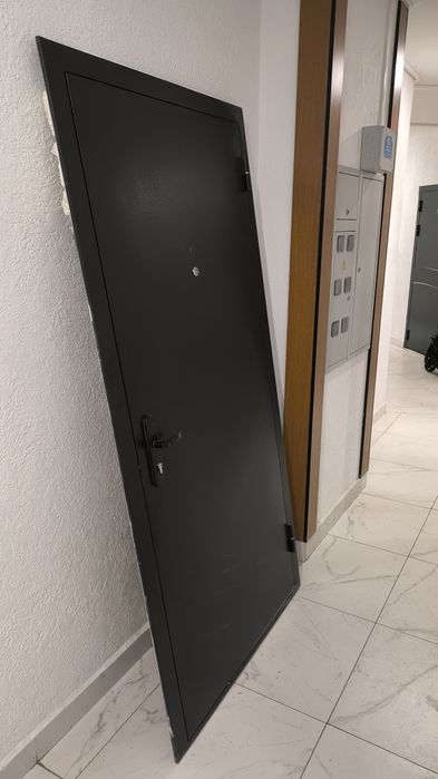 Продам дверь входную новую