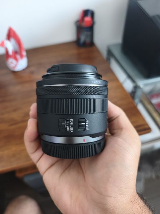 Obiectiv Canon RF 1.8 Macro