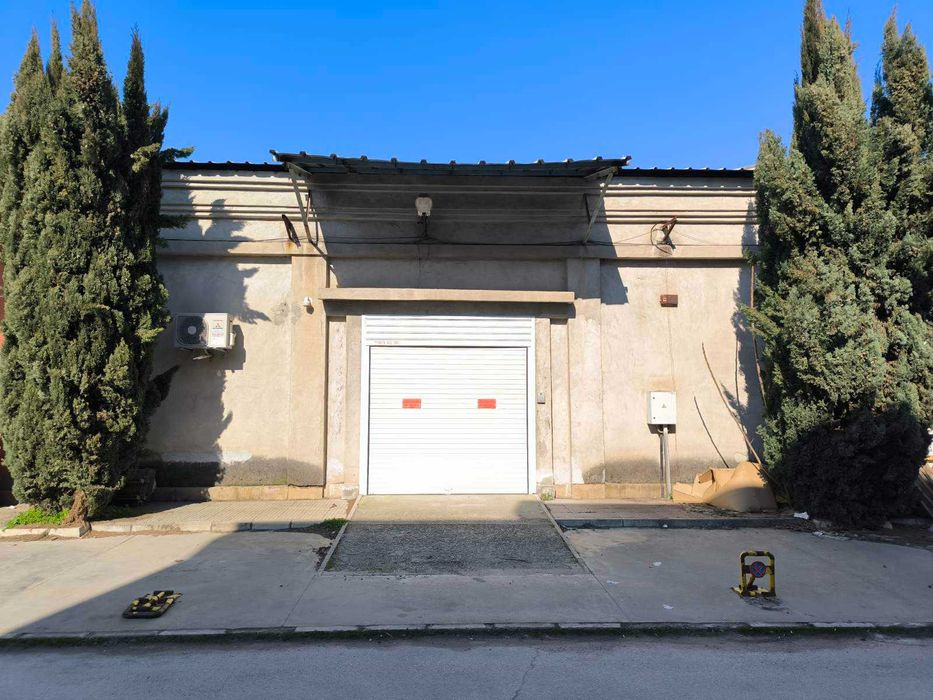 Продаваме склад 410 кв.м. на Брезовско шосе