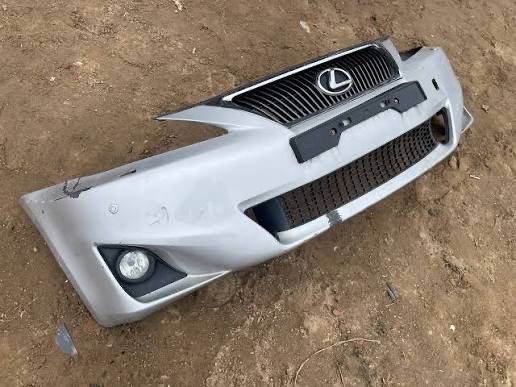 Lexus IS250 бампер в сборе, решетка радиатора, туманки