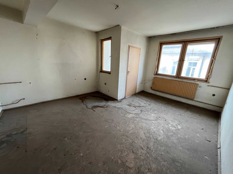 Продава се Къща в Казанлък - 500 кв.м за 459 €/кв.м - Снимка #3