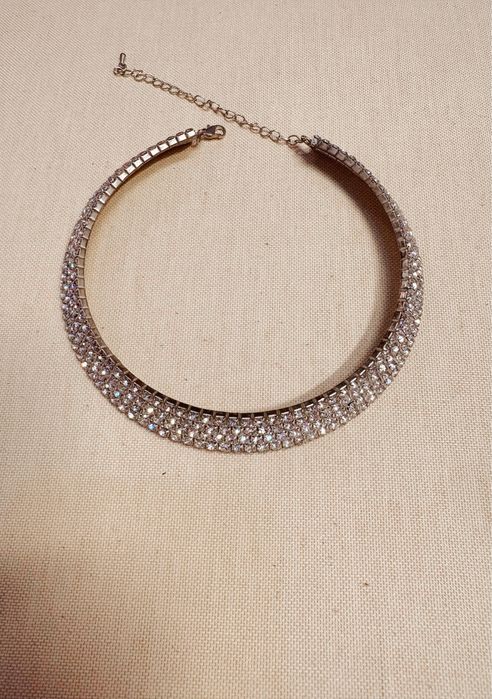 Colier choker elegant cu strasuri și cristale transparente
