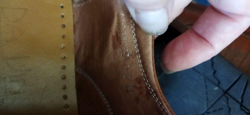 Vând pantofi piele naturala 44