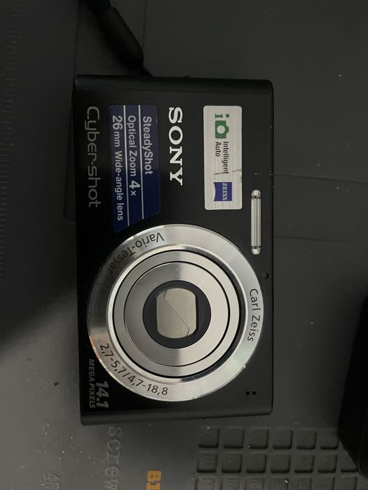 Camera sony dsc-w320 pretul este in lei