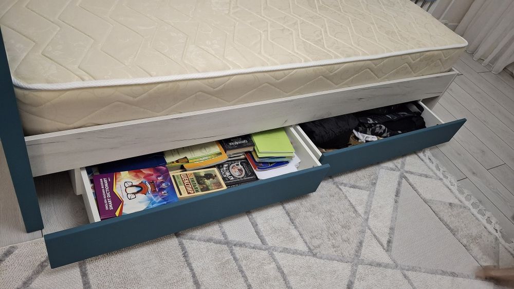 Продам кровать подросковую