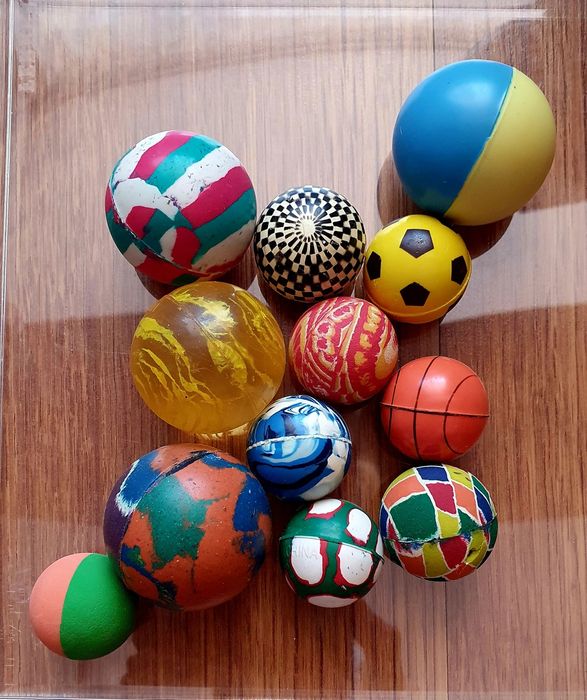 Настолни игри, кукли, топчета, матрьошки  и др.