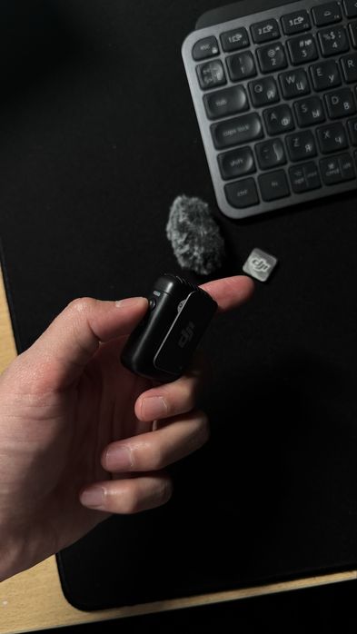 Микрофон Dji mic 2. Можно подключить к телефону.