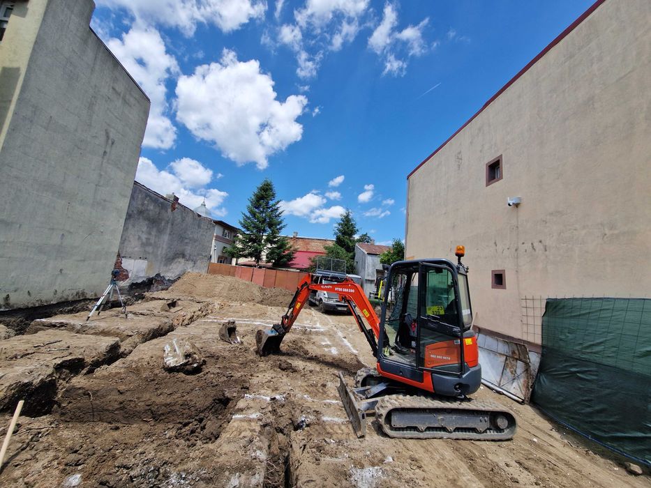 excavator de inchiriat, fundatii, canalizari, bransamente, fose, taluzari, gaz, electric, decopertari, taluzari