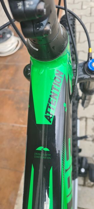 Bicicleta  cube attention 29