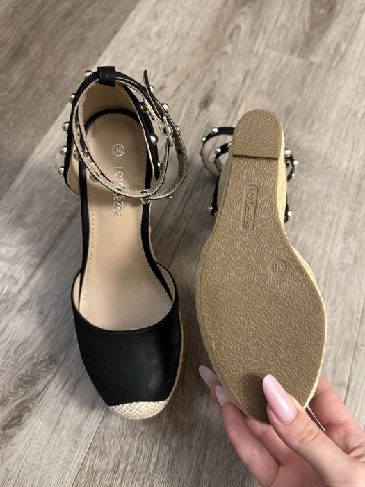 Sandale CCC cu talpa inalta