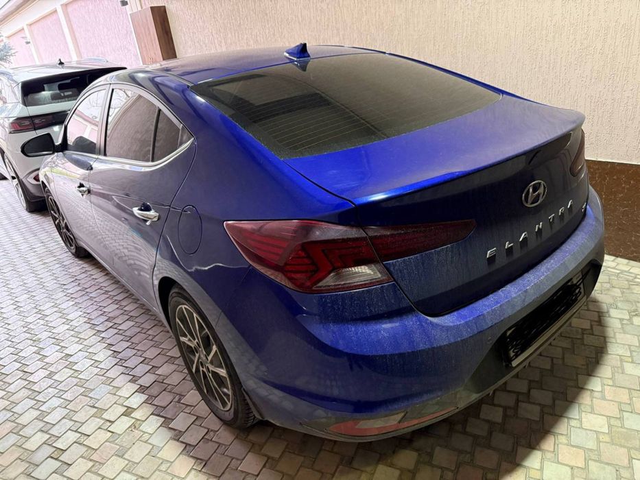 Hyundai Elantra 2.0 AT HI-Tech (full position]