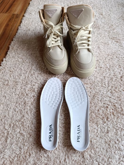 Продавам Боти Prada