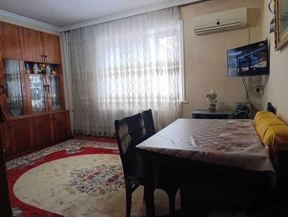 Гулабот 3 хоналик гиштли домда квартира сотилади