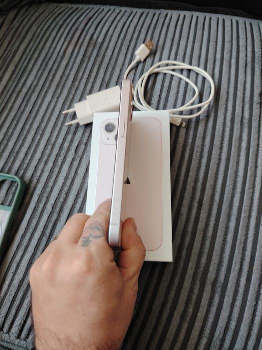 iPhone 13 rose impecabil