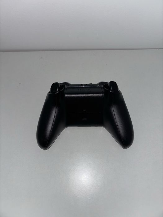 Vând XBOX ONE X Black Edition 1 TB IMPECABIL + 6 jocuri