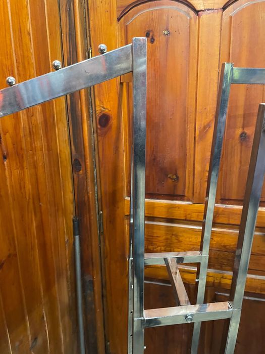 Закачалка за дрехи колани