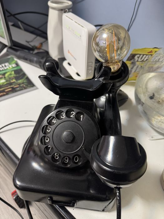 Стар телефон - нощна лампа