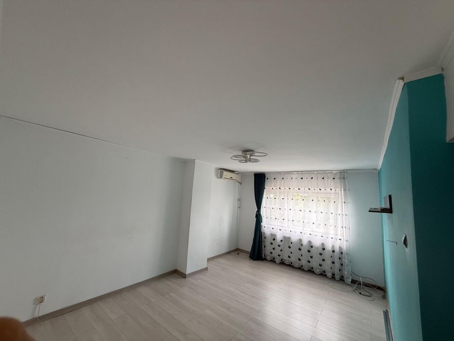 Vand apartament Floresti