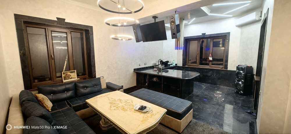 Сергели 3 бекат  дом 7 комнат 5 соток вдоль дороги с ремонтом .