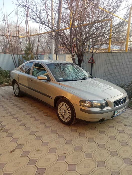 Volvo S60 хэтчбек