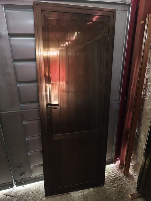 Алуминиева врата