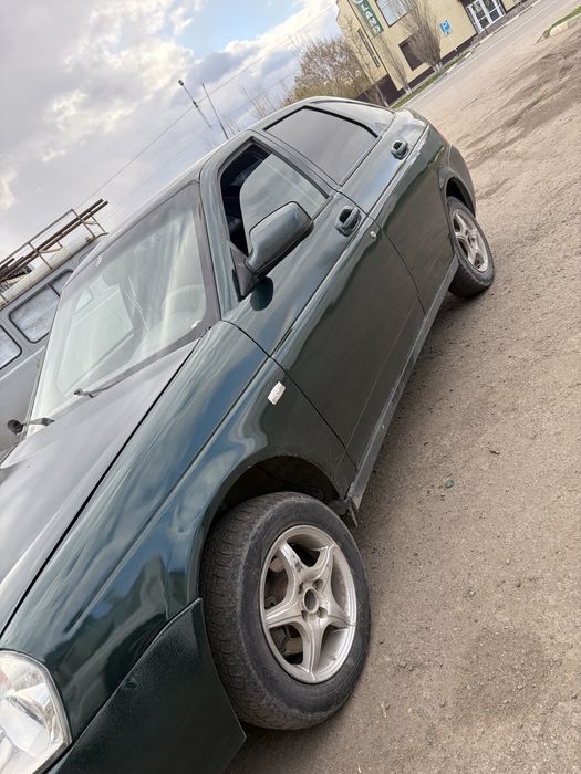 Продам машину Priora