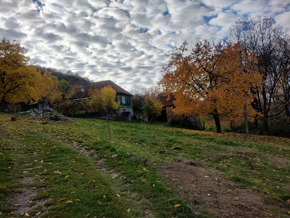 Teren cu casa de vanzare