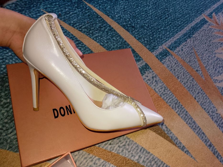 Белые туфли новые