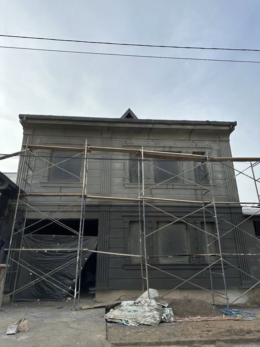 фасадный декор тяги карнизы коолоны фриз узор наличники балясины тумбы