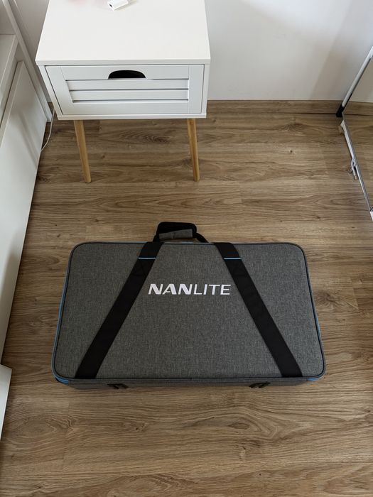 Професионално осветление Nanlite PavoSlim 120c + статив