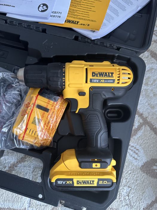 Шуруповерт DeWALT DCD771D2