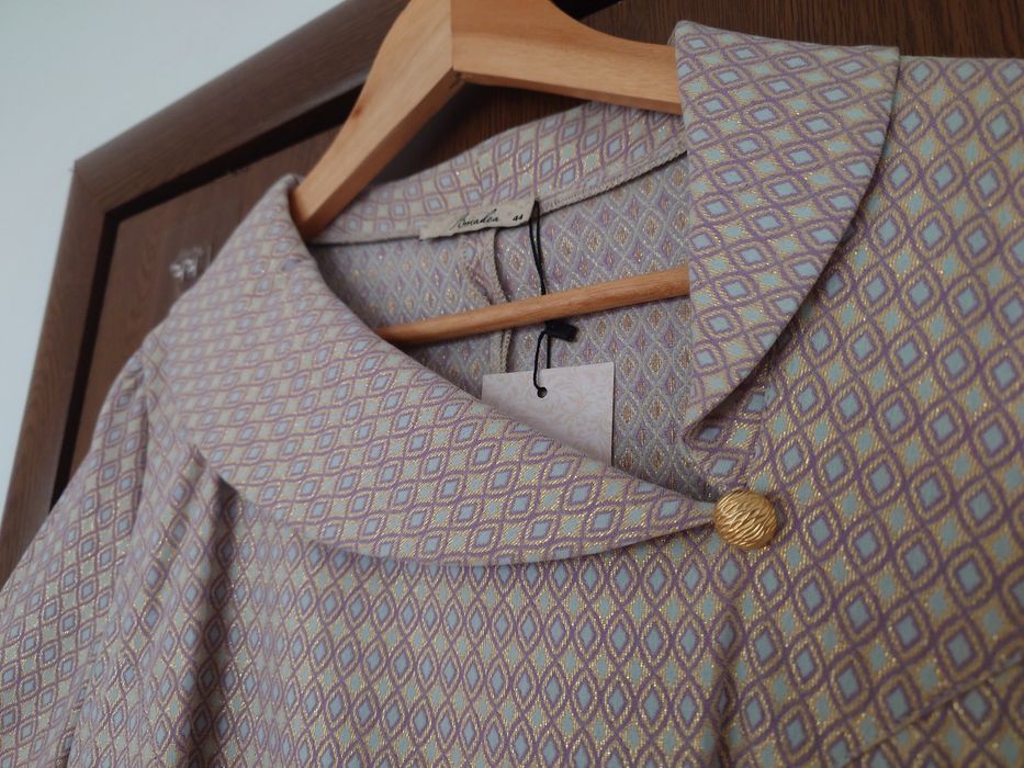 Нова елегантна рокля 38 размер златисто