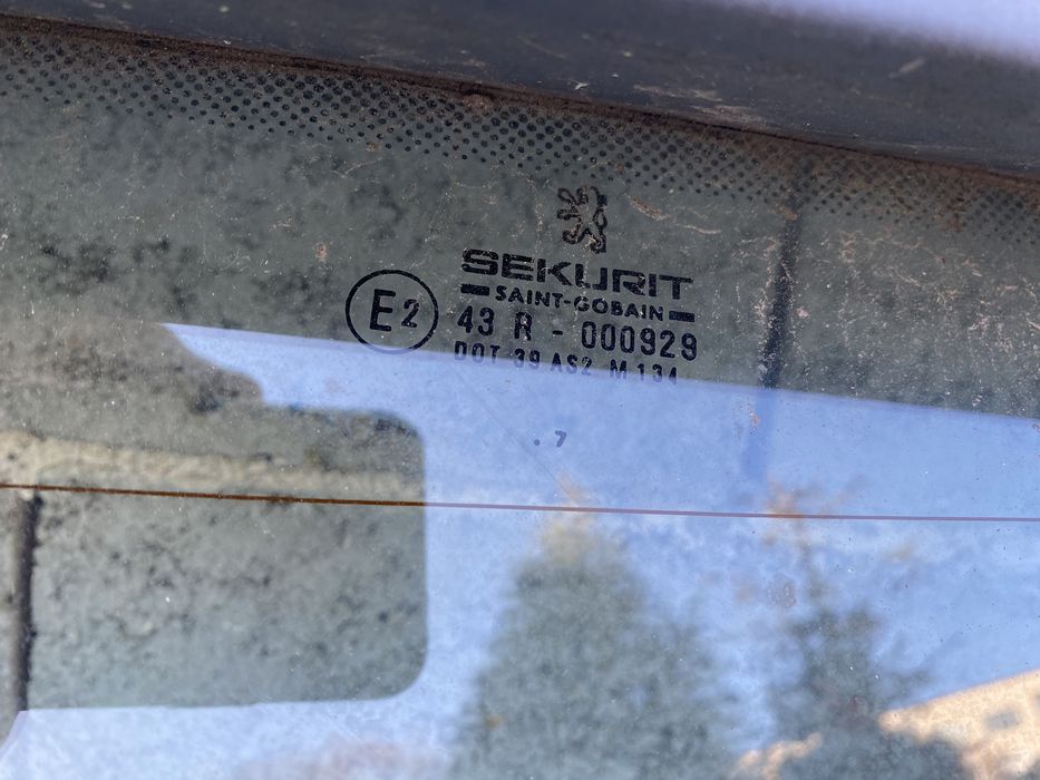 Багажник с прозореца Пежо 306 Peugeot