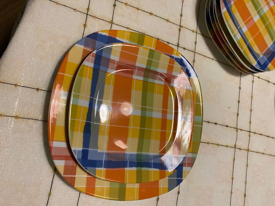 ПРОДАЮ сервиз на 6 персон!