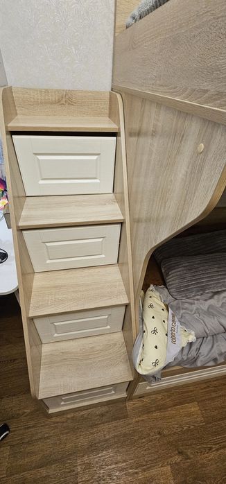 Продам 2 ярусную детскую кровать