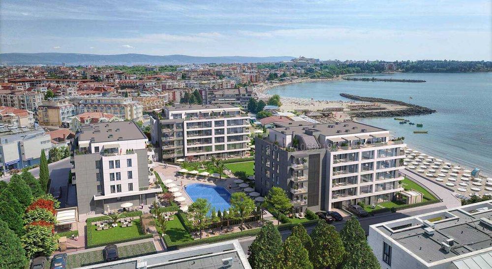 Двустаен апартамент на първа линия