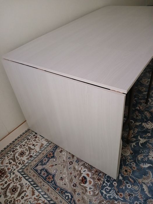 Продаётся стол книжка