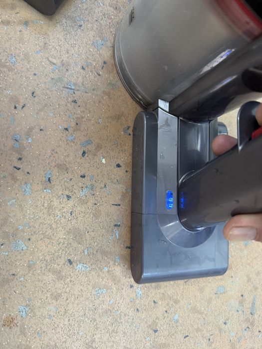 Aspirator Vertical fara fir Dyson V8 Parquet