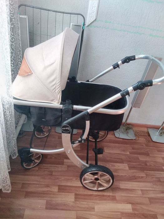Продаём детскую коляску