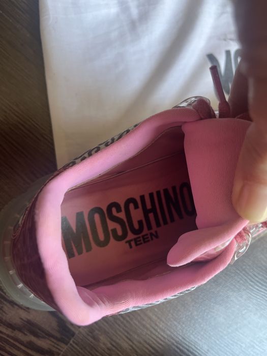 Кецове Moschino Couture,Чехли Versace и кецове Yamamoto