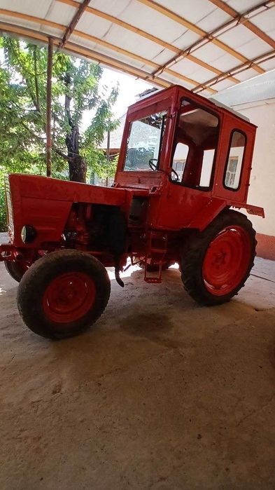 Traktor T25. Qizil rangli, ideal holatda